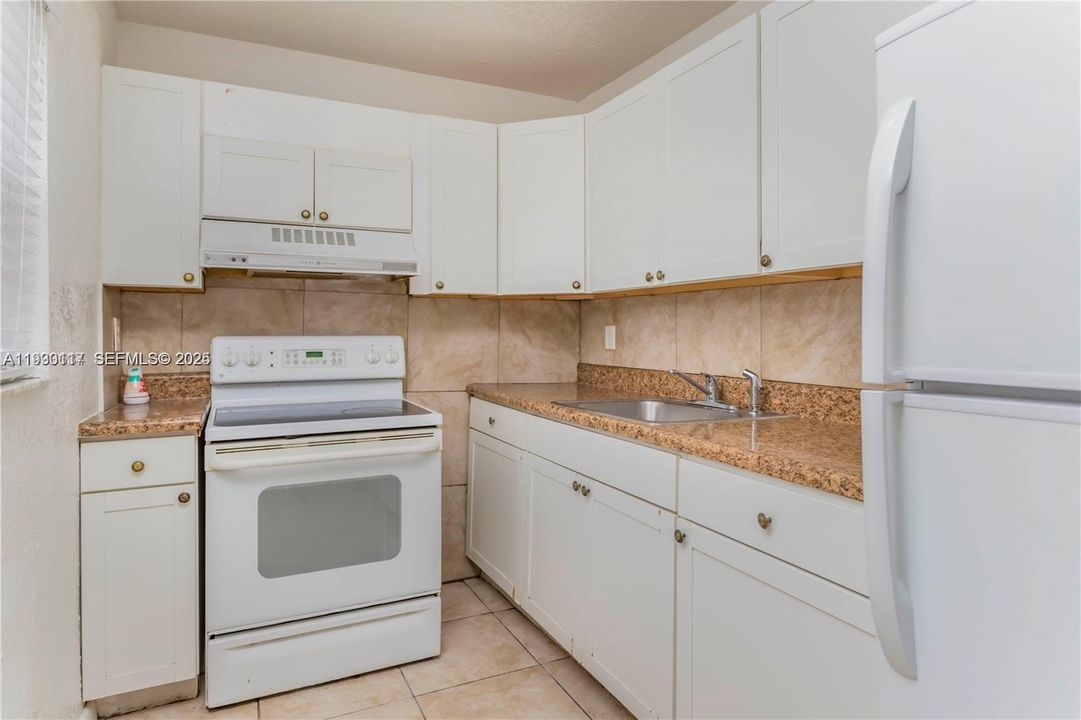 В аренду: $2,400 (3 спален, 1 ванн, 1617 Квадратных фут)