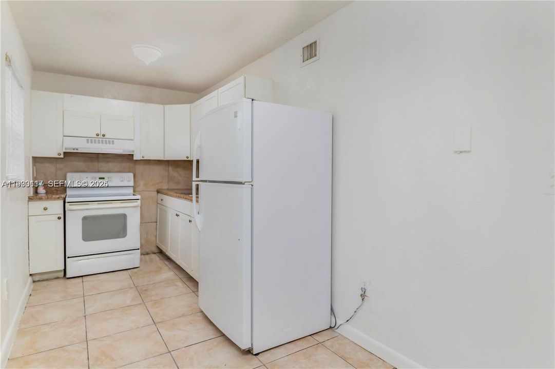 В аренду: $2,400 (3 спален, 1 ванн, 1617 Квадратных фут)