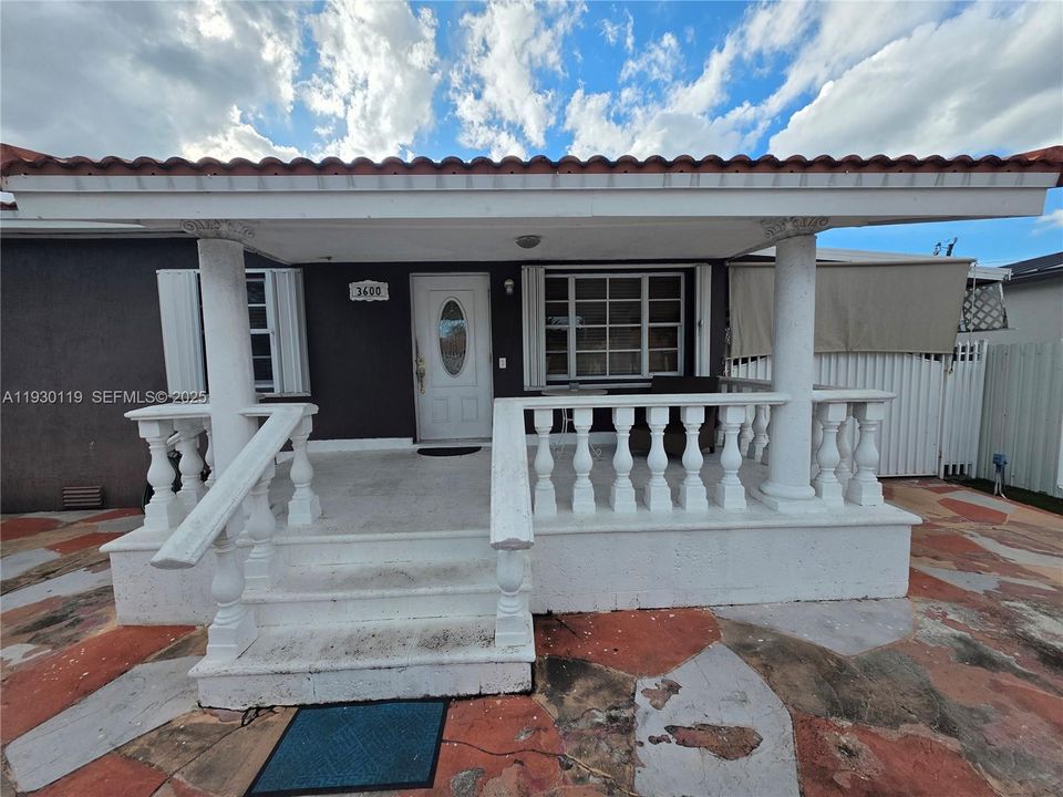 For Sale: $720,000 (5 beds, 3 baths, 1913 Square Feet)