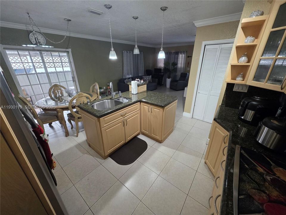 For Sale: $720,000 (5 beds, 3 baths, 1913 Square Feet)