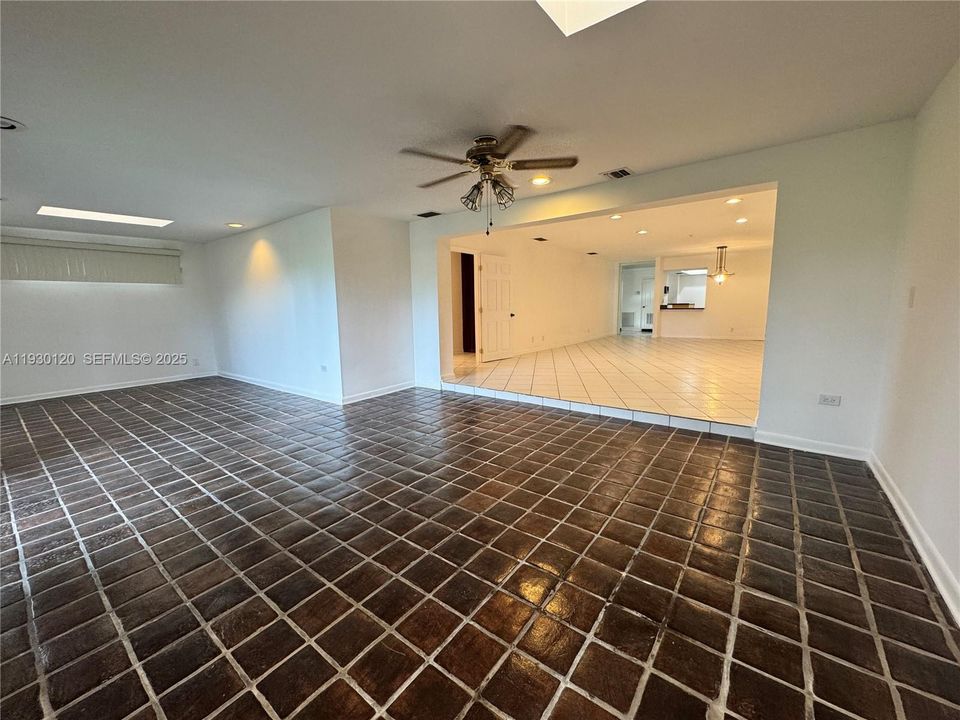 待售: $399,000 (3 贝兹, 2 浴室, 2020 平方英尺)