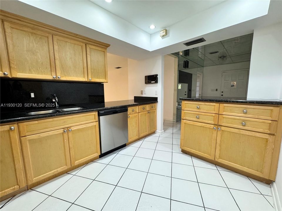 待售: $399,000 (3 贝兹, 2 浴室, 2020 平方英尺)