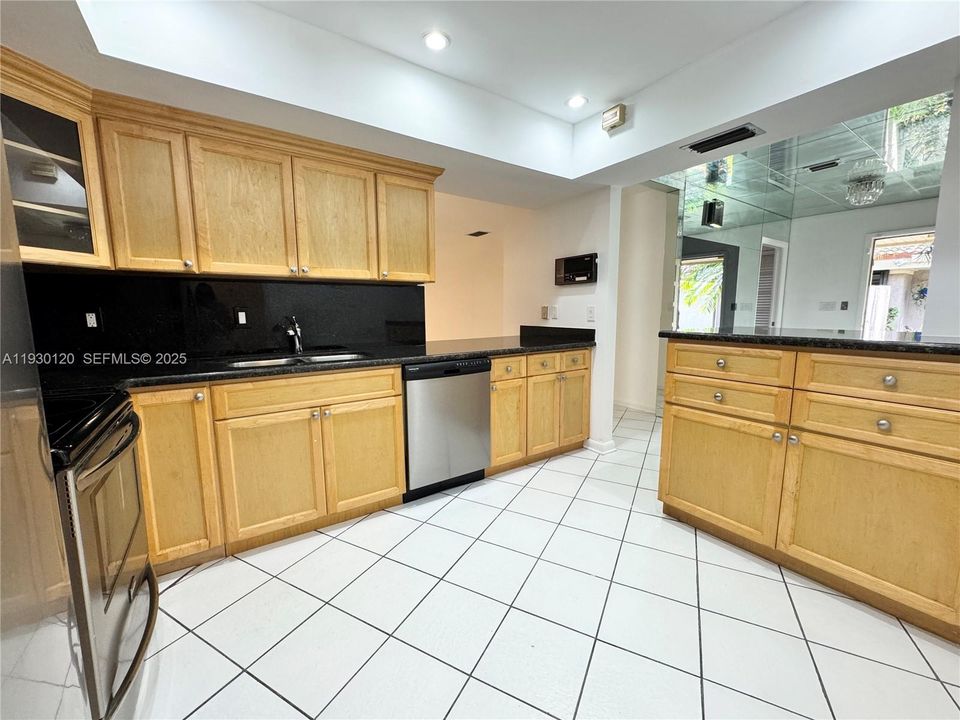 待售: $399,000 (3 贝兹, 2 浴室, 2020 平方英尺)