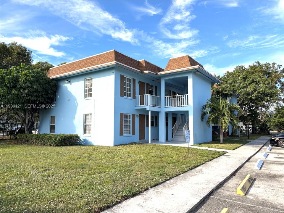 出租: $1,500 (1 贝兹, 1 浴室, 600 平方英尺)