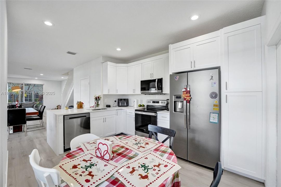 For Rent: $3,850 (4 beds, 2 baths, 1728 Square Feet)