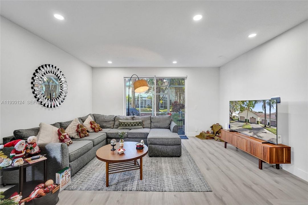 For Rent: $3,850 (4 beds, 2 baths, 1728 Square Feet)