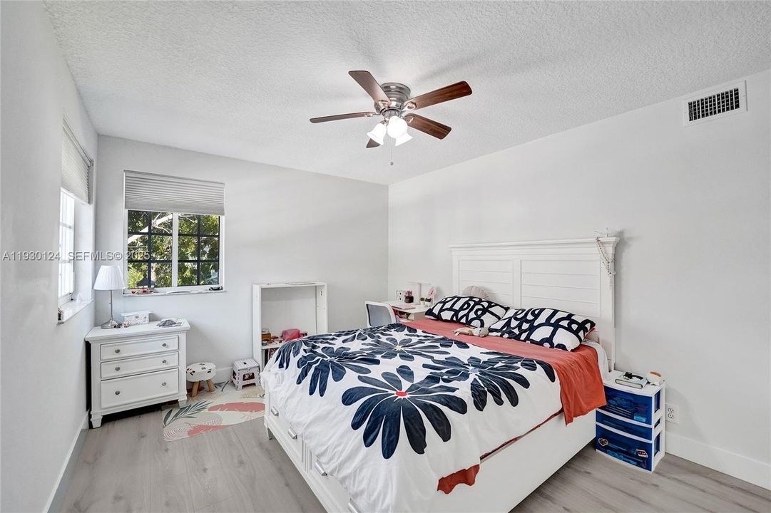 For Rent: $3,850 (4 beds, 2 baths, 1728 Square Feet)