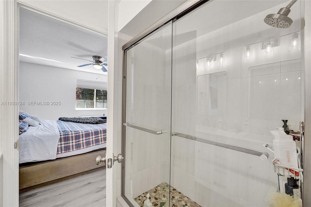 For Rent: $3,850 (4 beds, 2 baths, 1728 Square Feet)