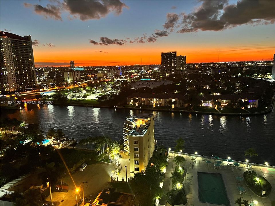 En Venta: $540,000 (2 camas, 2 baños, 1333 Pies cuadrados)