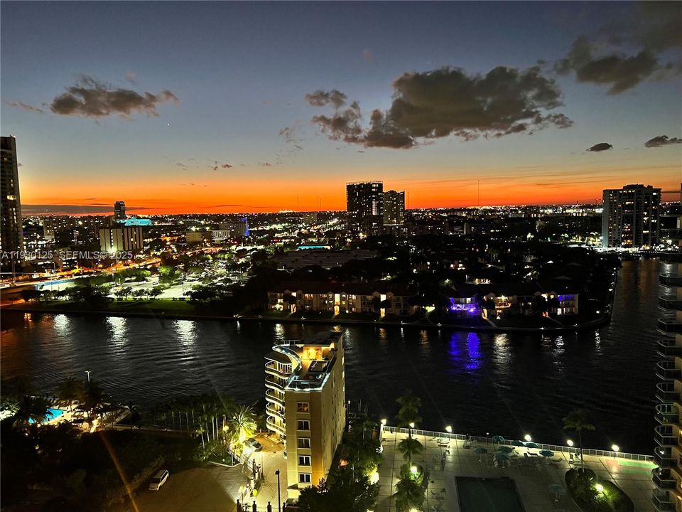 En Venta: $540,000 (2 camas, 2 baños, 1333 Pies cuadrados)