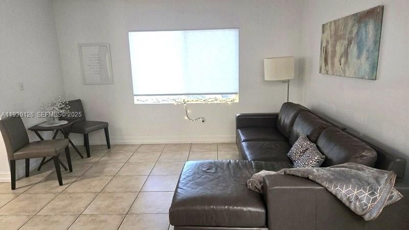 待售: $329,900 (2 贝兹, 2 浴室, 1250 平方英尺)