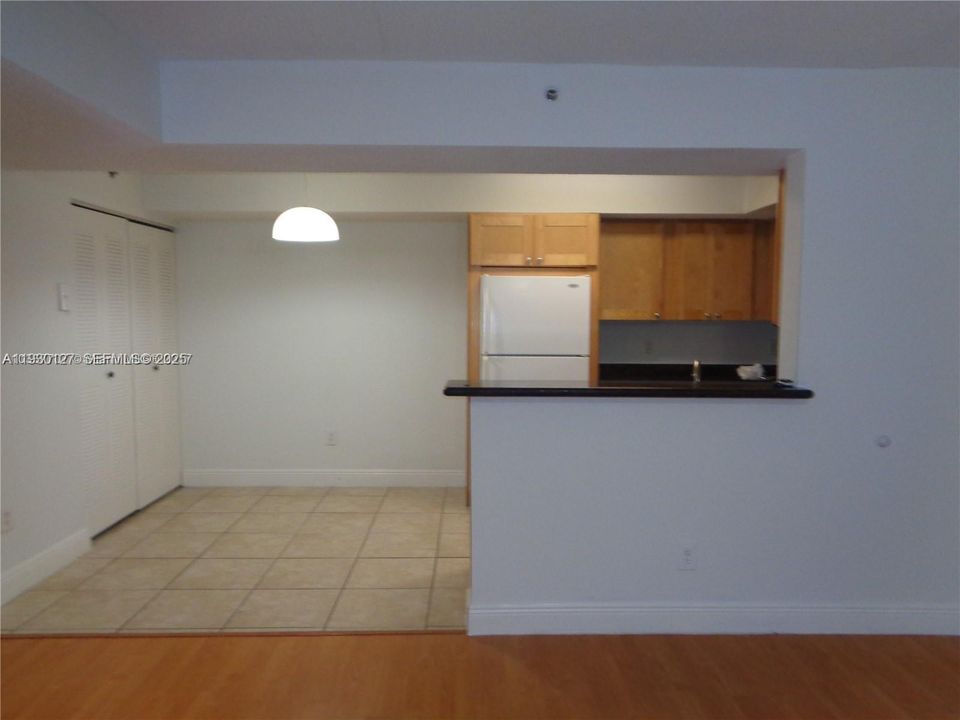 For Rent: $2,100 (2 beds, 1 baths, 1130 Square Feet)