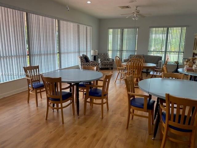 For Sale: $249,000 (1 beds, 1 baths, 980 Square Feet)