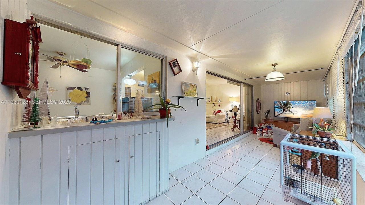 For Sale: $249,000 (1 beds, 1 baths, 980 Square Feet)