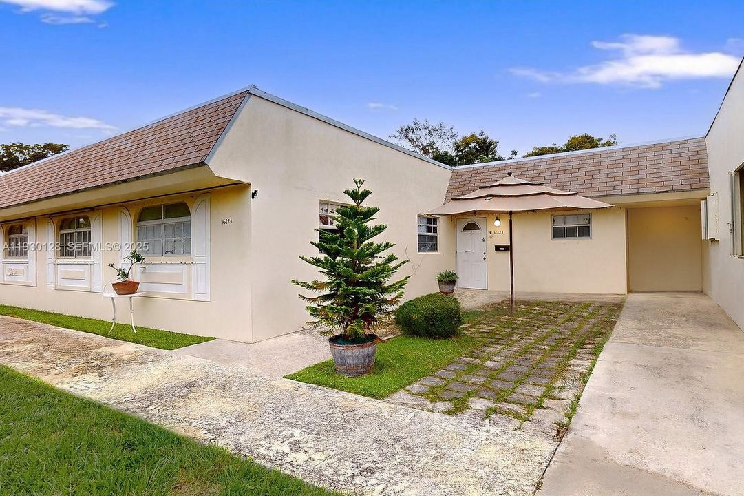 For Sale: $249,000 (1 beds, 1 baths, 980 Square Feet)