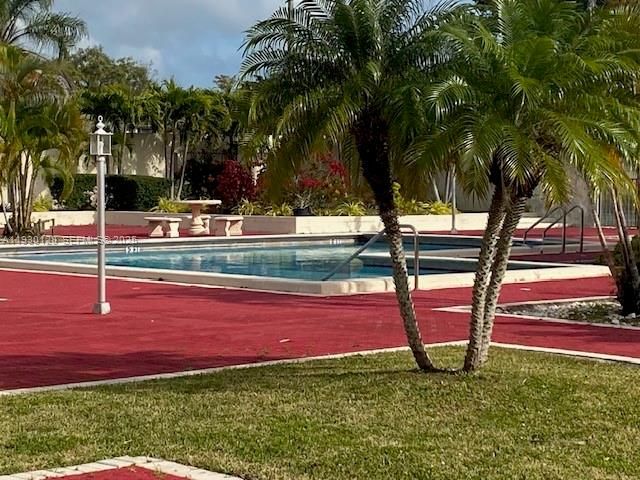 For Sale: $249,000 (1 beds, 1 baths, 980 Square Feet)