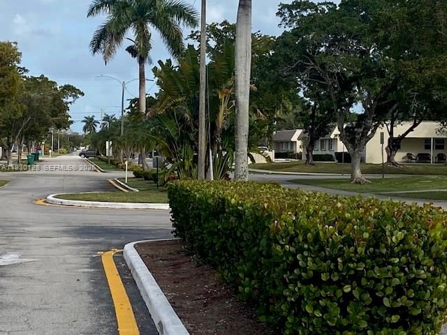 For Sale: $249,000 (1 beds, 1 baths, 980 Square Feet)