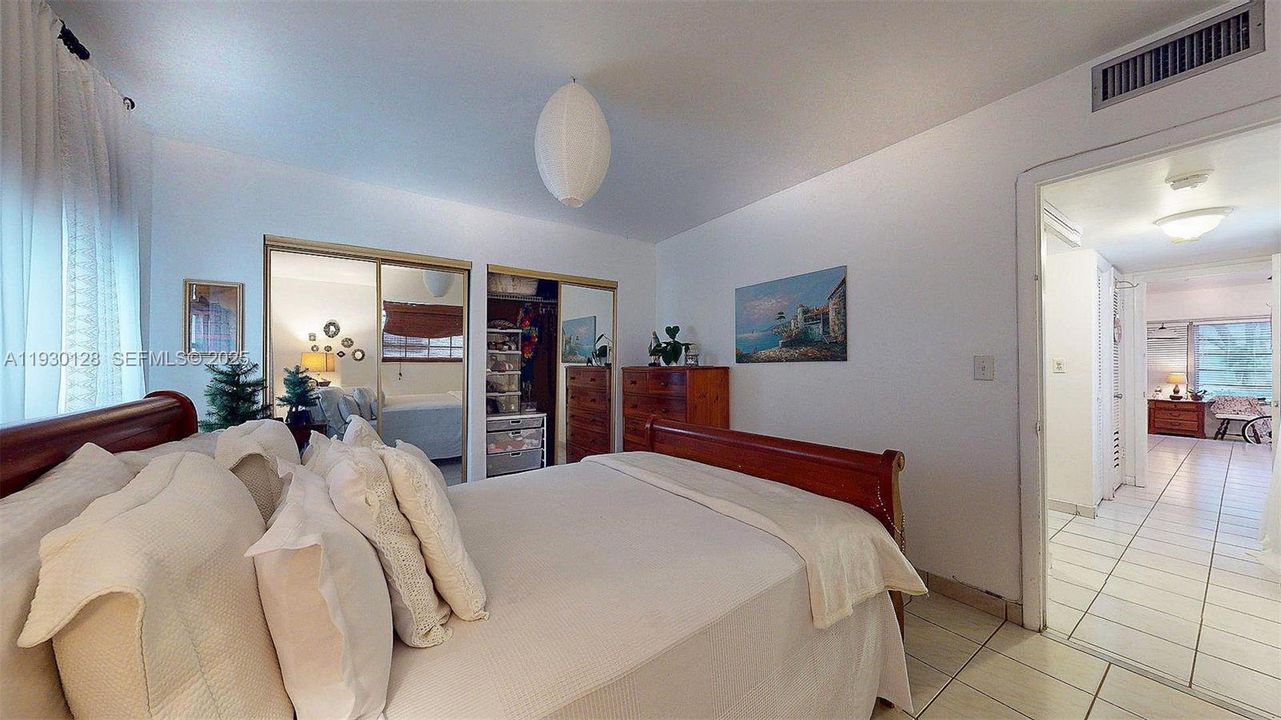 For Sale: $249,000 (1 beds, 1 baths, 980 Square Feet)