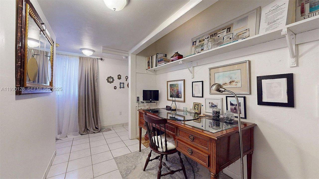 For Sale: $249,000 (1 beds, 1 baths, 980 Square Feet)