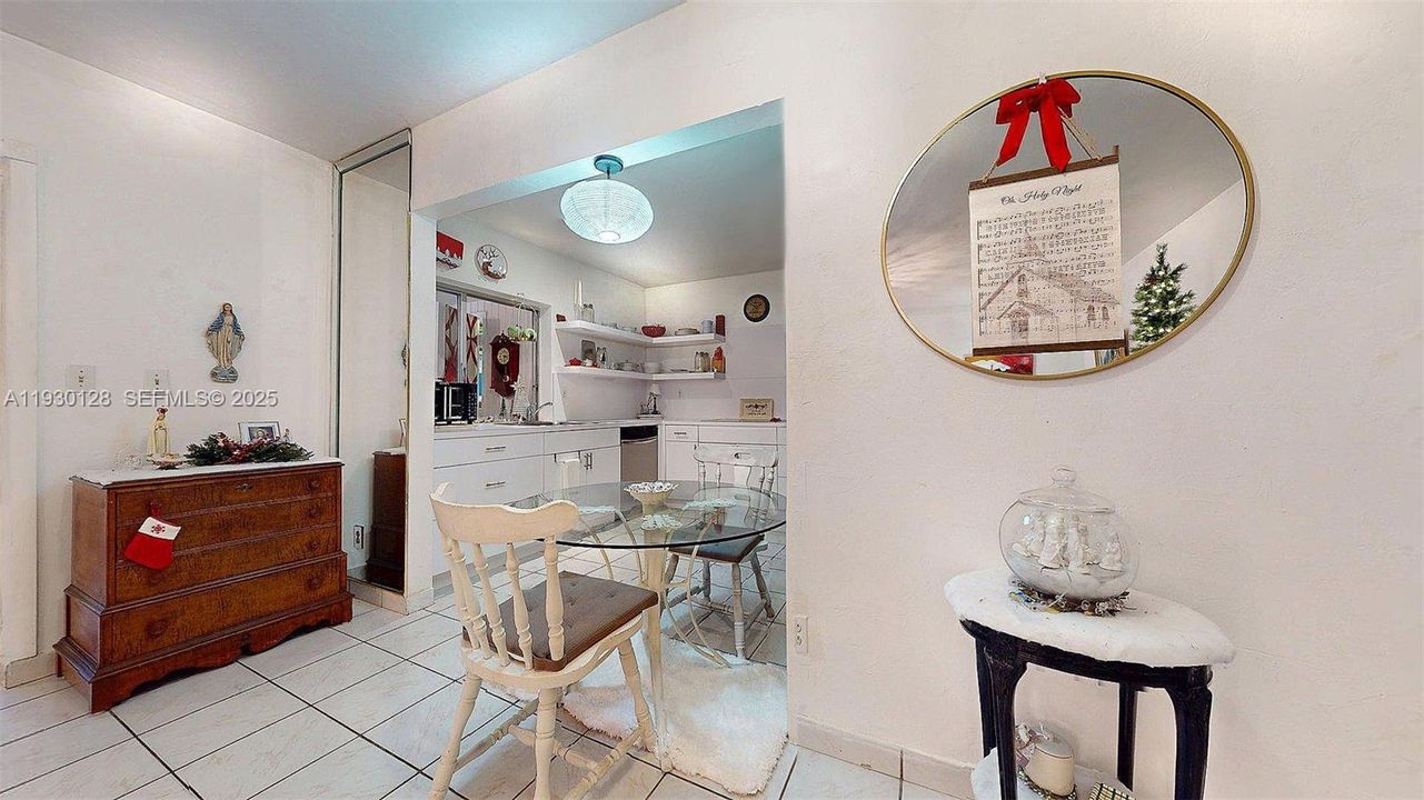 For Sale: $249,000 (1 beds, 1 baths, 980 Square Feet)