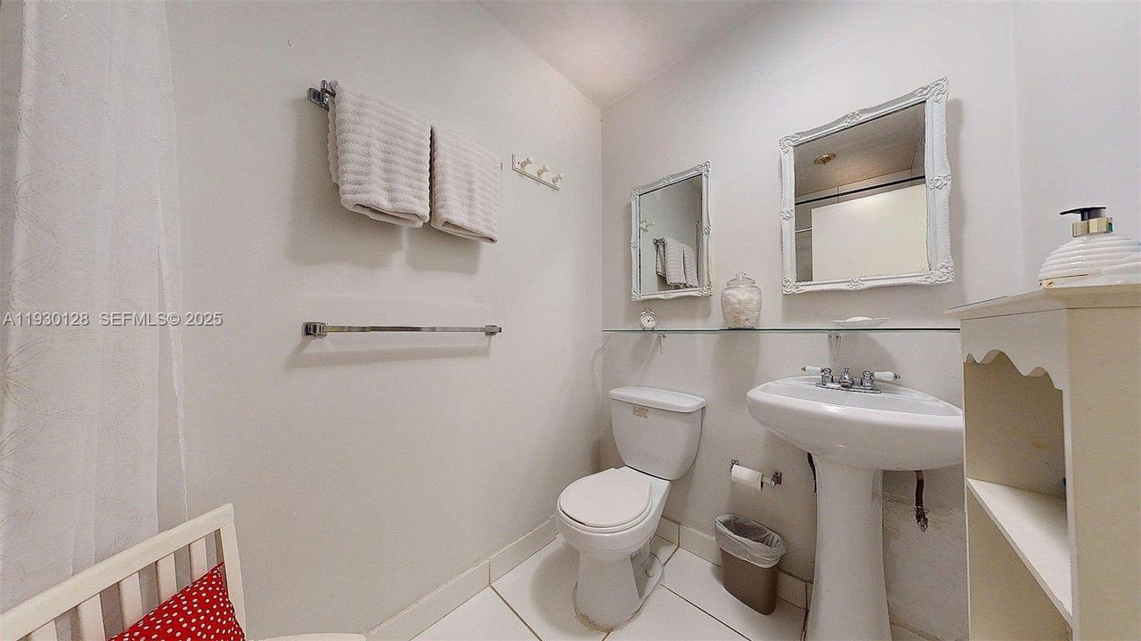 For Sale: $249,000 (1 beds, 1 baths, 980 Square Feet)