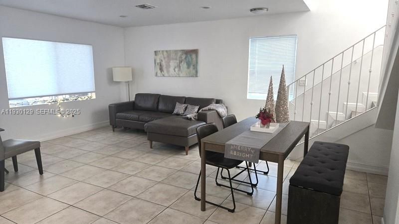 For Rent: $2,400 (2 beds, 2 baths, 1250 Square Feet)