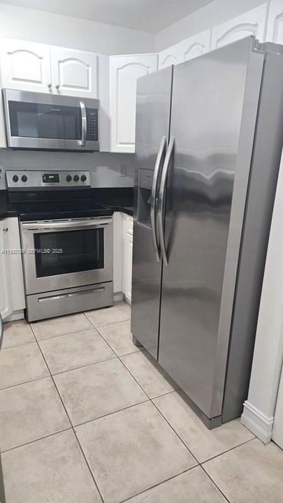 For Rent: $2,400 (2 beds, 2 baths, 1250 Square Feet)