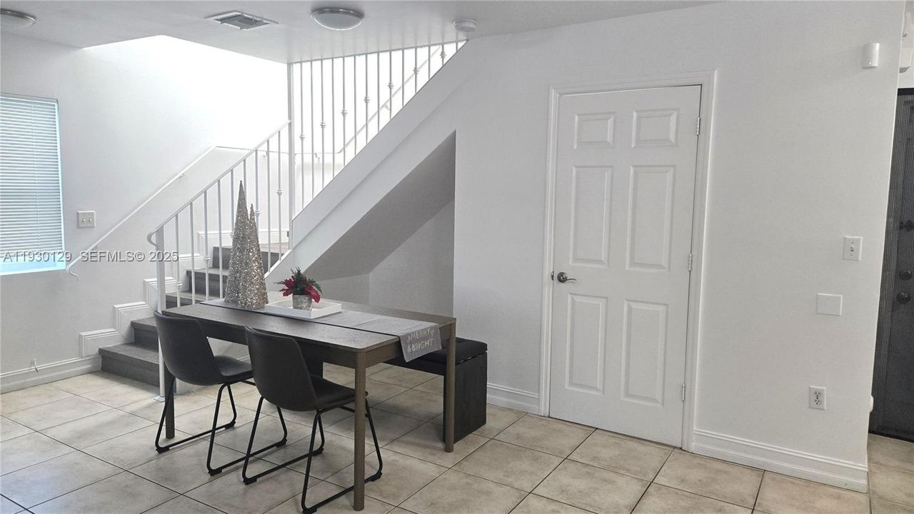 For Rent: $2,400 (2 beds, 2 baths, 1250 Square Feet)