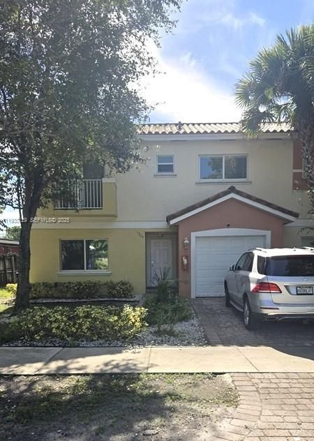 For Rent: $2,400 (2 beds, 2 baths, 1250 Square Feet)