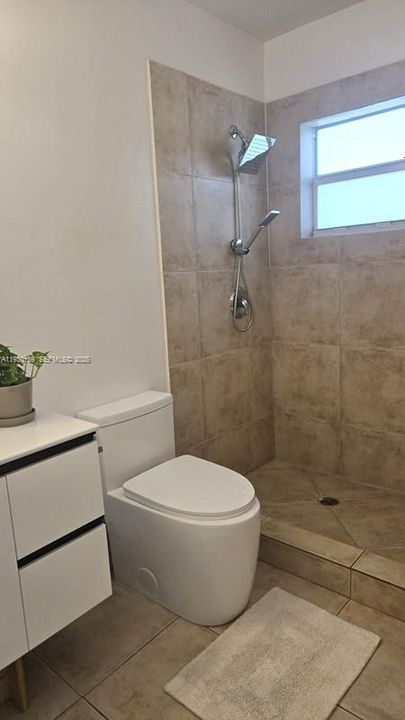 For Rent: $2,400 (2 beds, 2 baths, 1250 Square Feet)