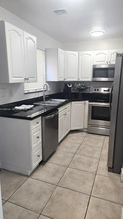 For Rent: $2,400 (2 beds, 2 baths, 1250 Square Feet)