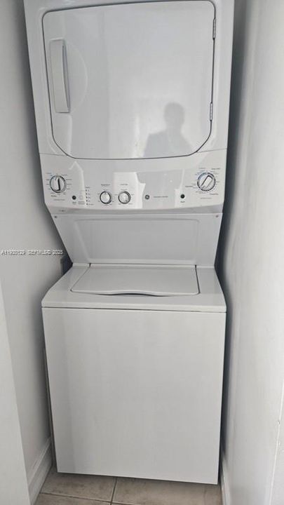 For Rent: $2,400 (2 beds, 2 baths, 1250 Square Feet)