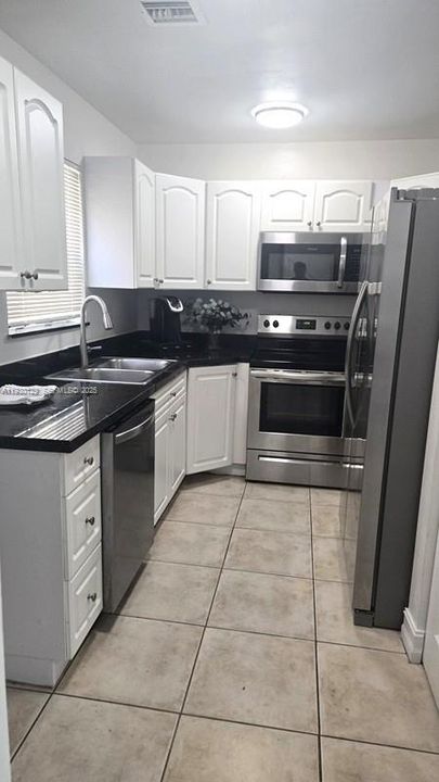 For Rent: $2,400 (2 beds, 2 baths, 1250 Square Feet)