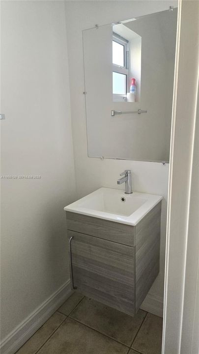 For Rent: $2,400 (2 beds, 2 baths, 1250 Square Feet)