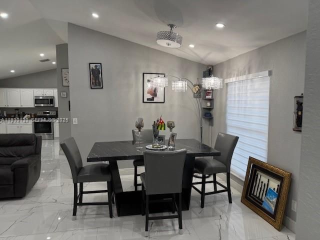 For Sale: $600,000 (3 beds, 2 baths, 1370 Square Feet)