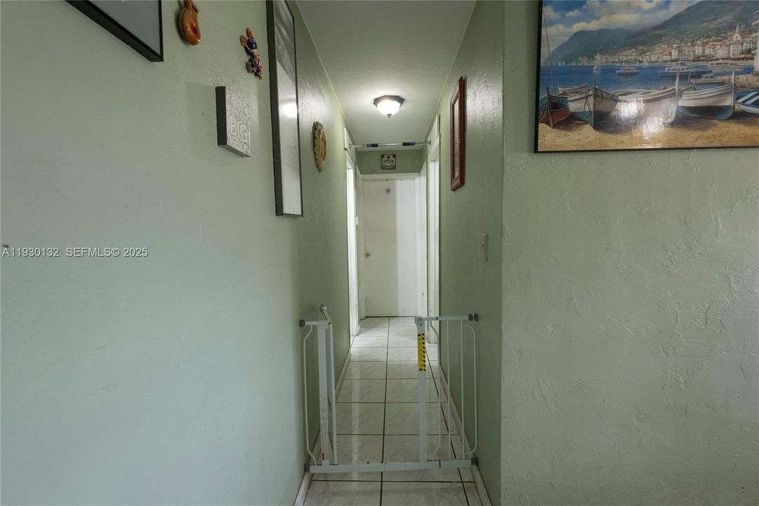 En Venta: $794,100 (5 camas, 2 baños, 1980 Pies cuadrados)