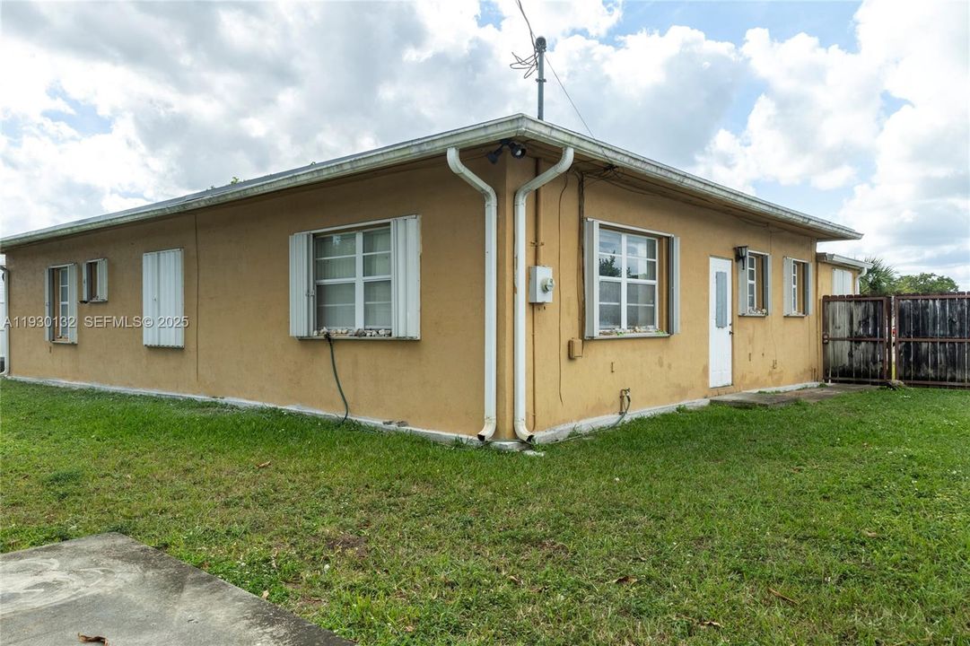 En Venta: $794,100 (5 camas, 2 baños, 1980 Pies cuadrados)