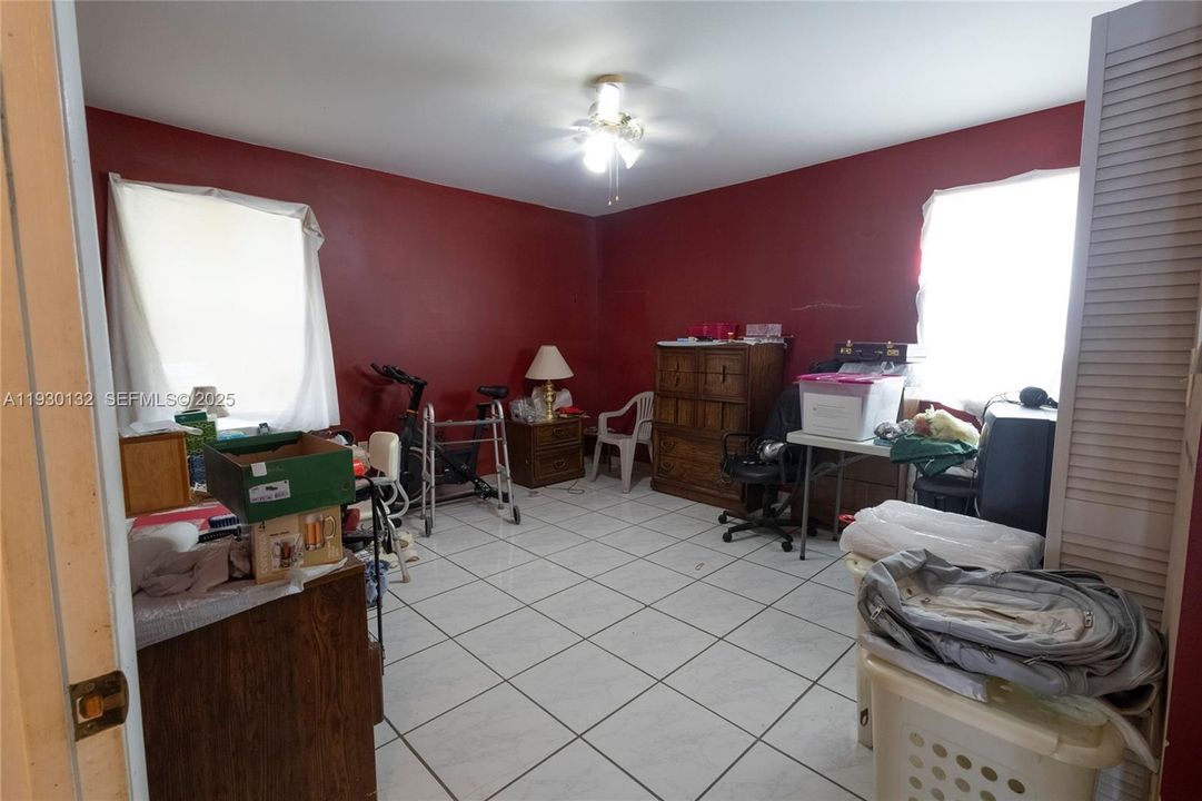 En Venta: $794,100 (5 camas, 2 baños, 1980 Pies cuadrados)