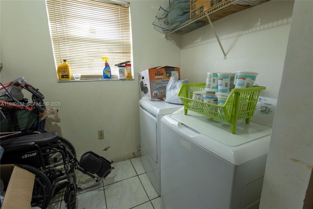 En Venta: $794,100 (5 camas, 2 baños, 1980 Pies cuadrados)