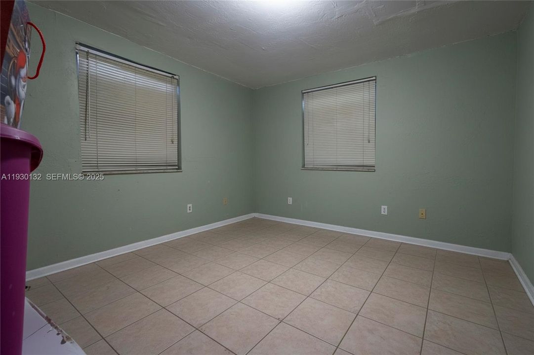 En Venta: $794,100 (5 camas, 2 baños, 1980 Pies cuadrados)