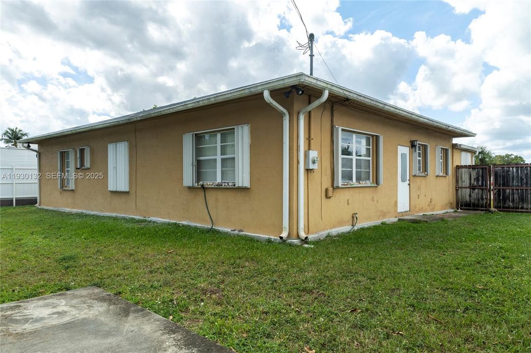 En Venta: $794,100 (5 camas, 2 baños, 1980 Pies cuadrados)