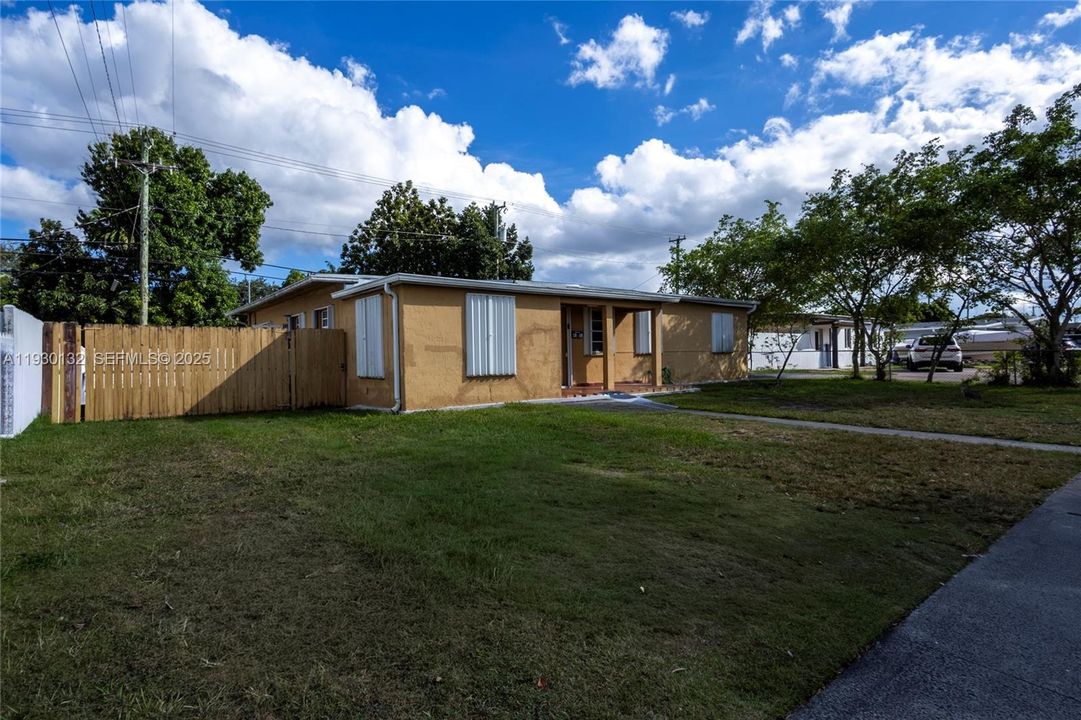 En Venta: $794,100 (5 camas, 2 baños, 1980 Pies cuadrados)