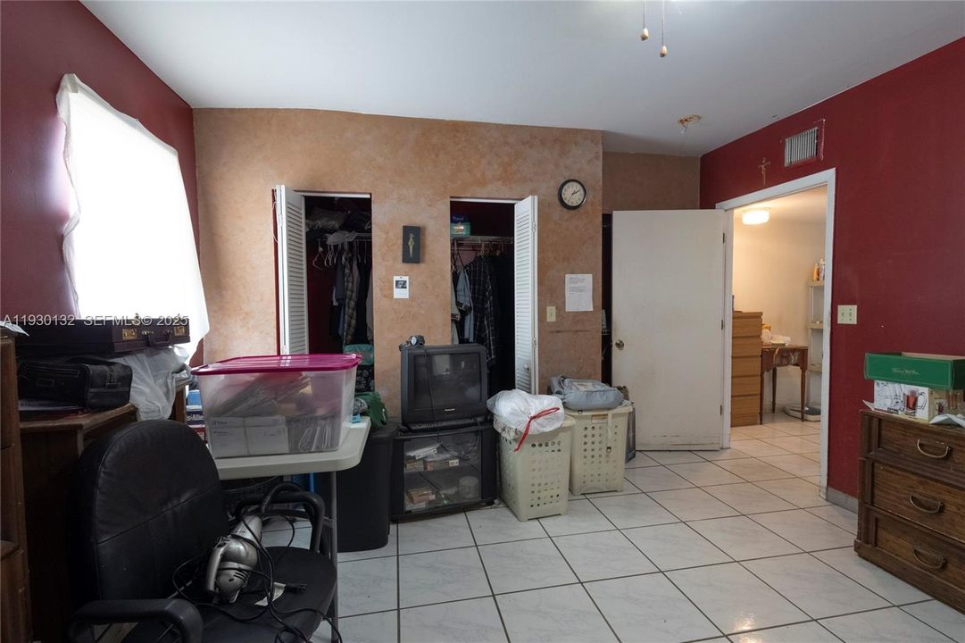 En Venta: $794,100 (5 camas, 2 baños, 1980 Pies cuadrados)