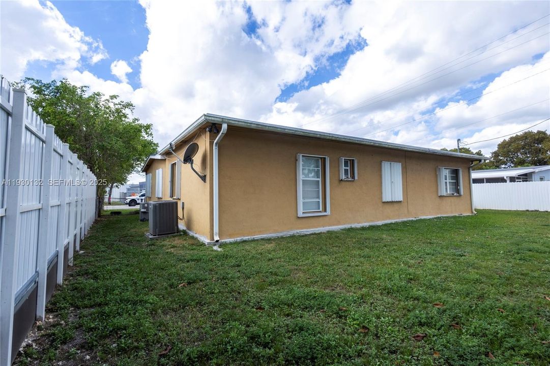 En Venta: $794,100 (5 camas, 2 baños, 1980 Pies cuadrados)