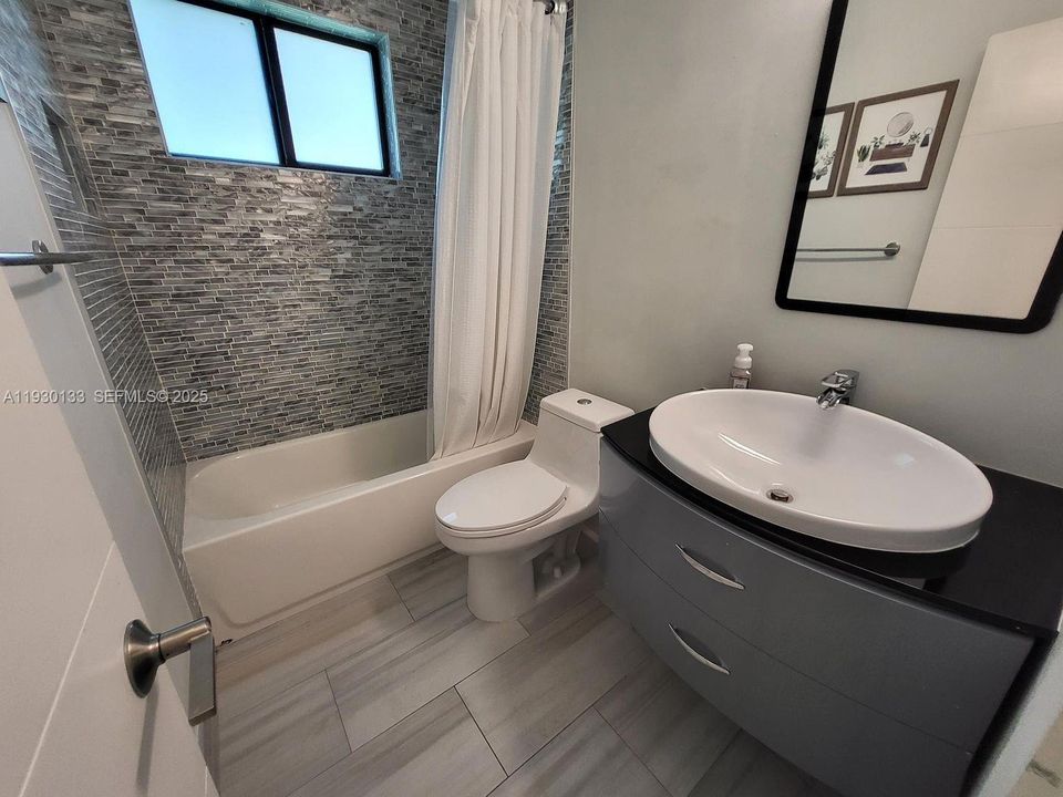 For Rent: $4,500 (3 beds, 2 baths, 1644 Square Feet)