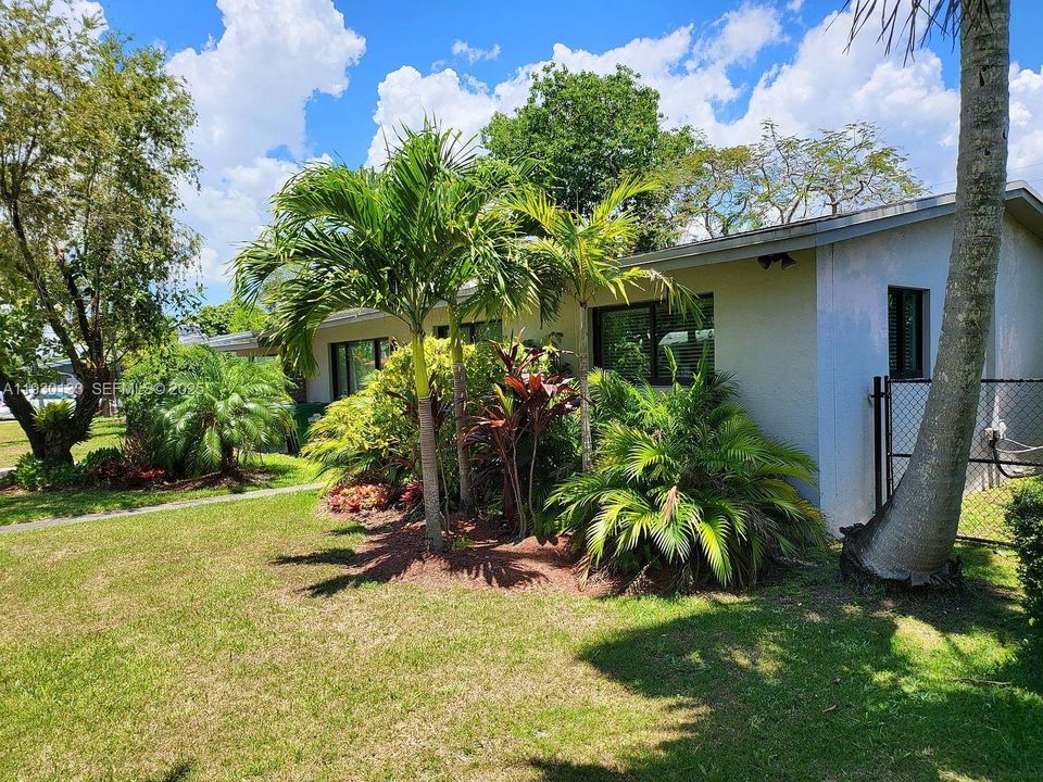 For Rent: $4,500 (3 beds, 2 baths, 1644 Square Feet)