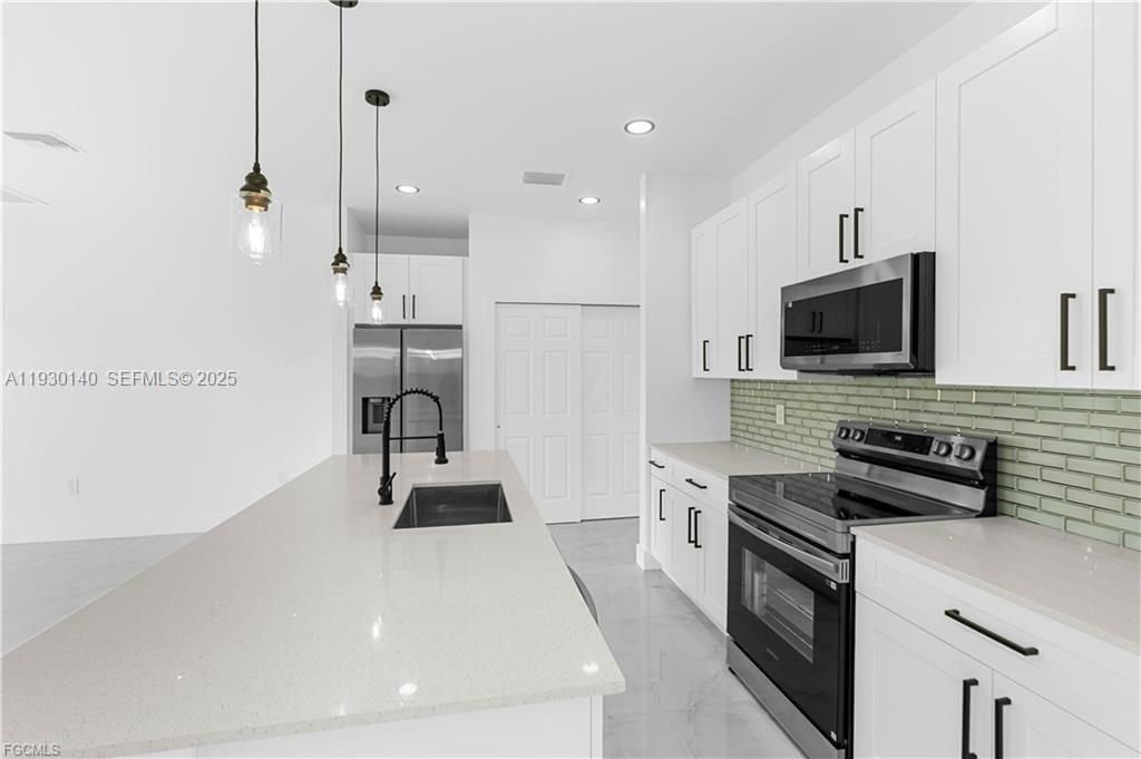 En Renta: $2,050 (3 camas, 2 baños, 0 Pies cuadrados)