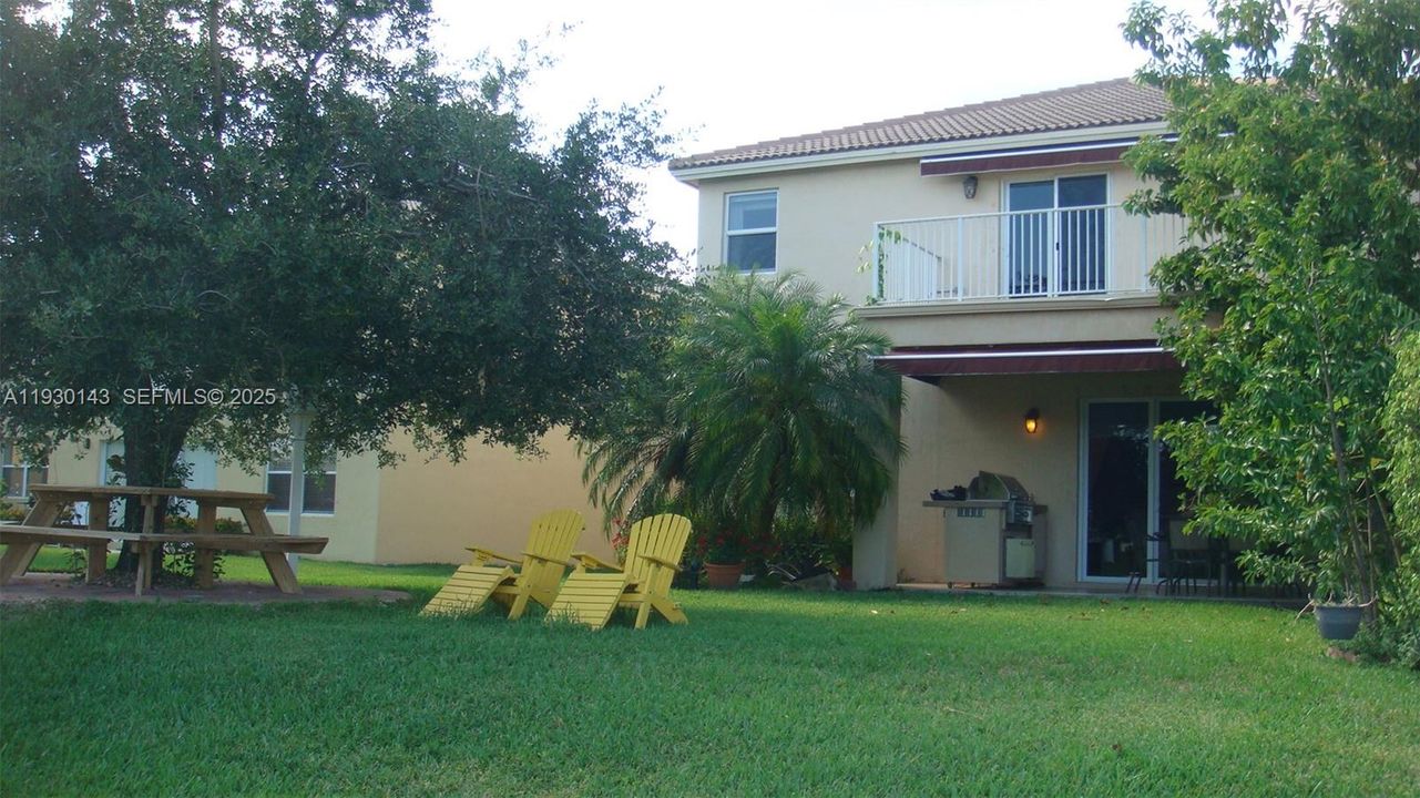 Под контрактом: $4,990 (4 спален, 2 ванн, 2445 Квадратных фут)