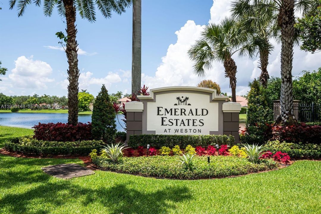 Под контрактом: $4,990 (4 спален, 2 ванн, 2445 Квадратных фут)