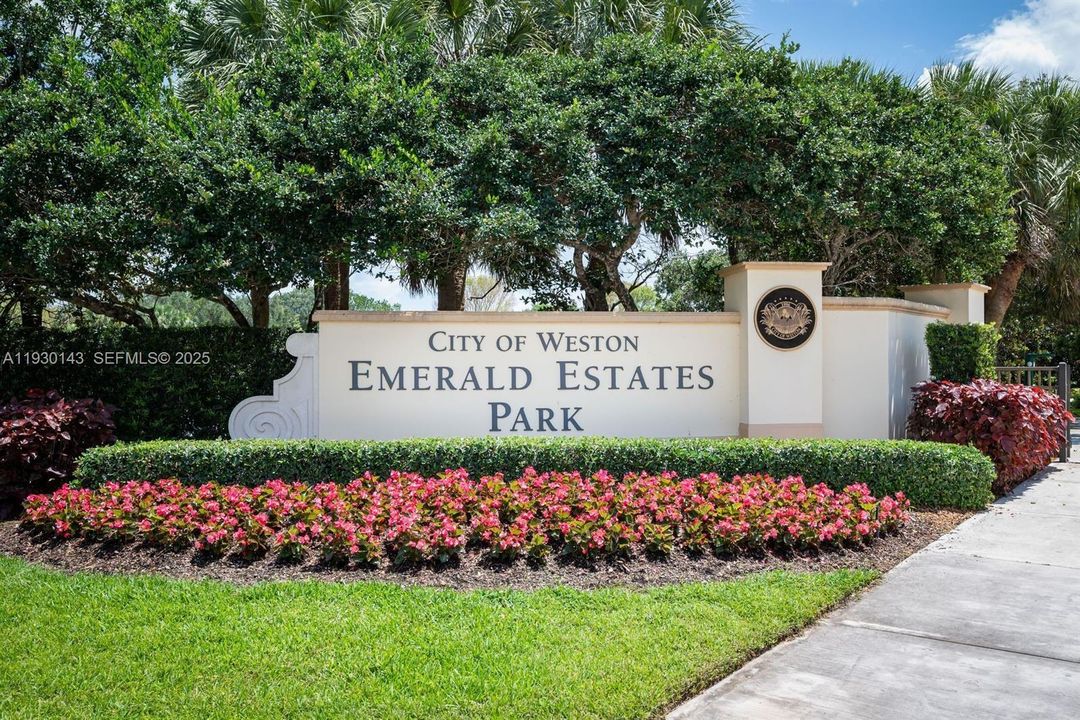 Под контрактом: $4,990 (4 спален, 2 ванн, 2445 Квадратных фут)